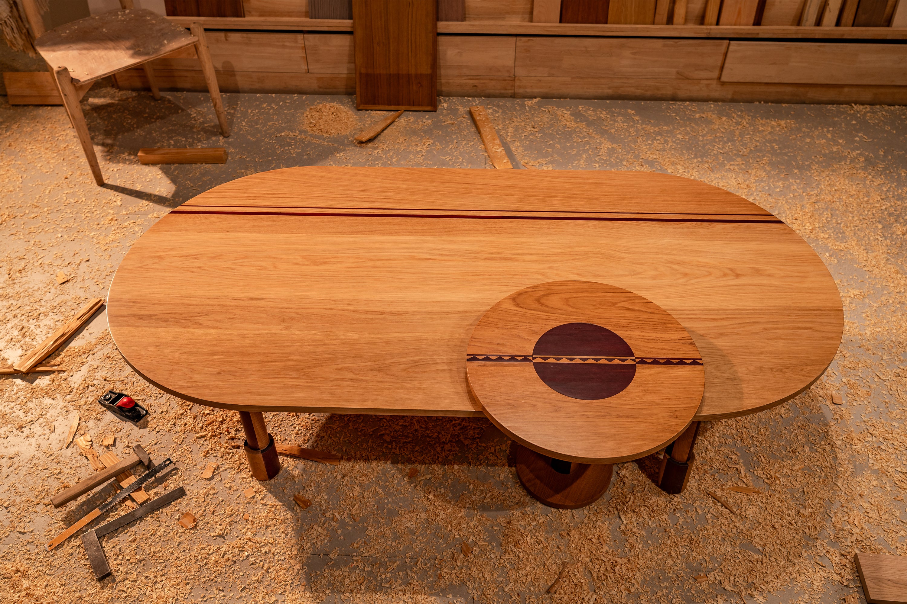 Center table with detachable circular module
